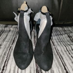 🔥👠💣👠🔥Calvin Klein Black Suede Booties 💣👠🔥👠💣 Size: 9M